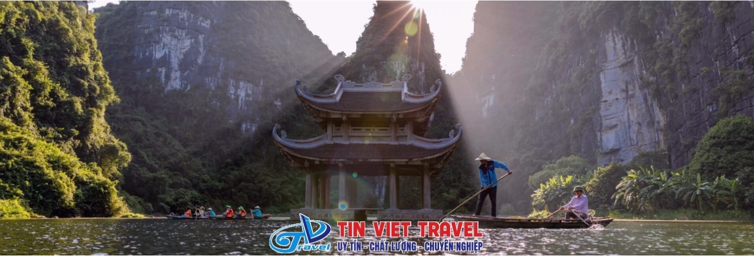 Đi thuyền khám phá hang động Tràng An