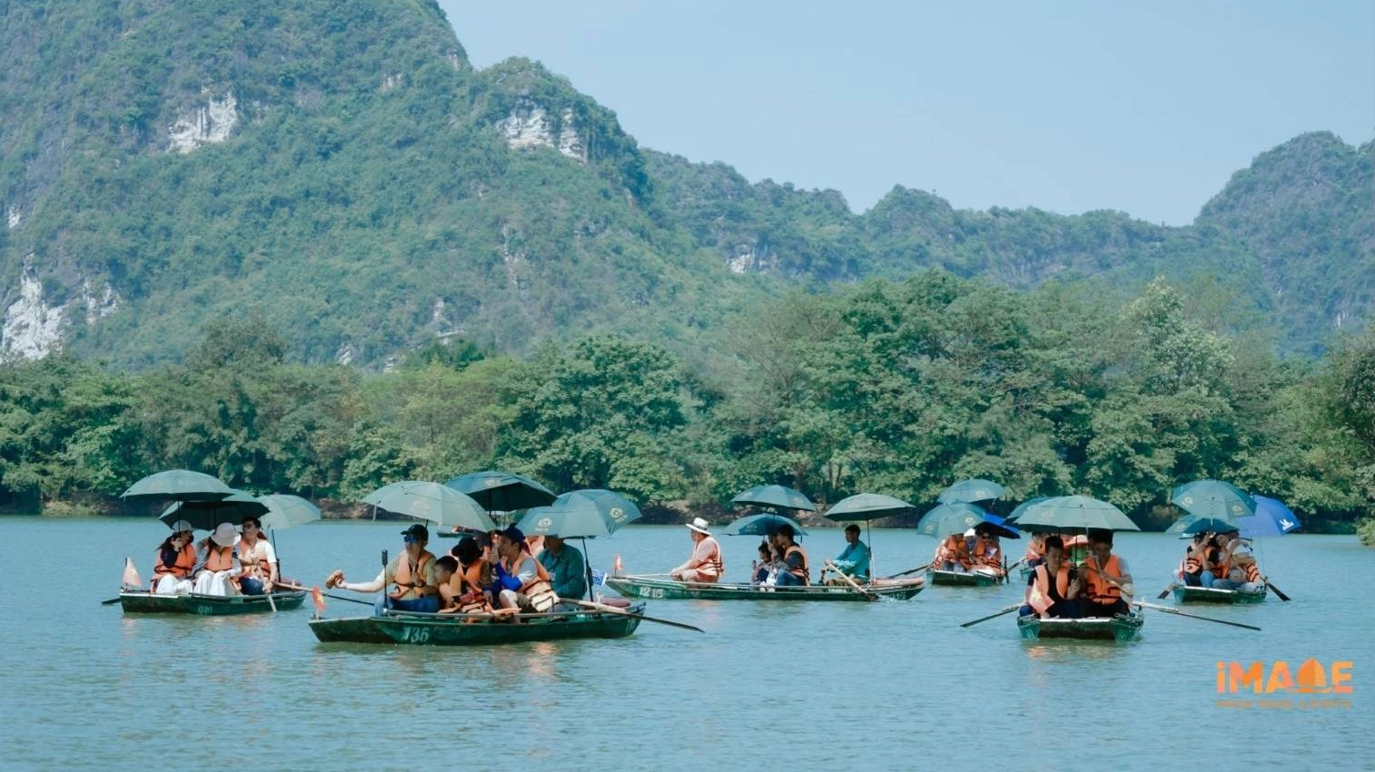 Đi thuyền Tràng An mất bao lâu? Kinh nghiệm chi tiết 2026