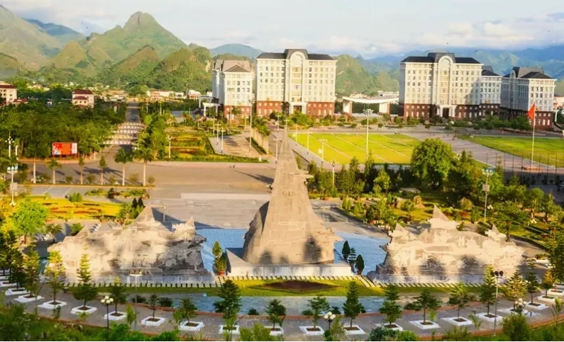 Địa hình núi non hiểm trở của tỉnh Lai Châu