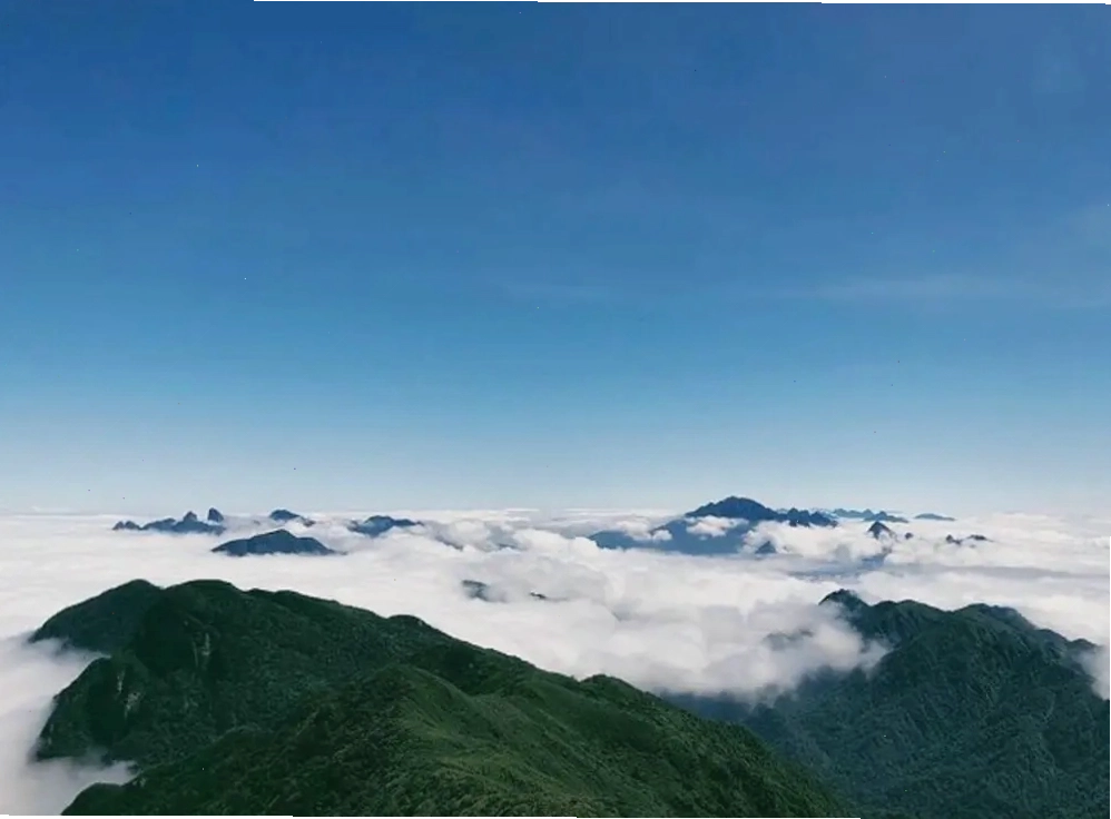 Đỉnh Bạch Mộc Lương Tử, thử thách cho những người yêu trekking