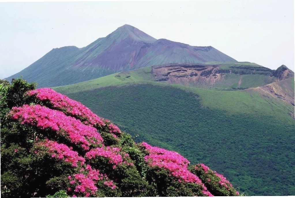 Đỉnh núi Takachiho hùng vĩ