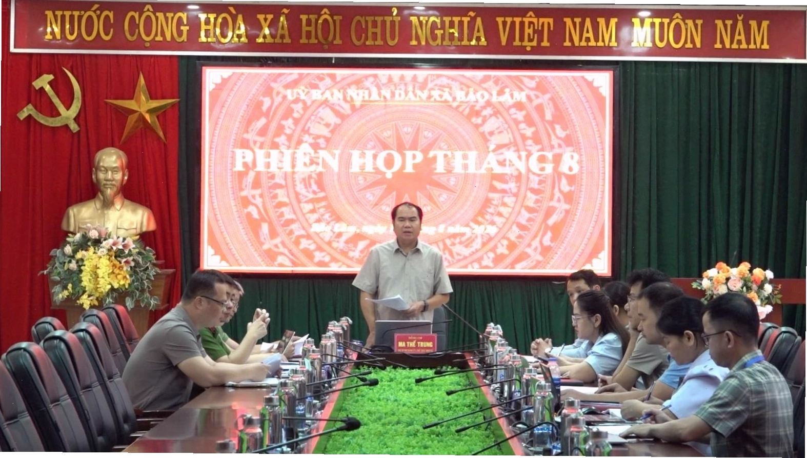 Đỉnh Phja Dạ phủ băng tuyết trắng xóa