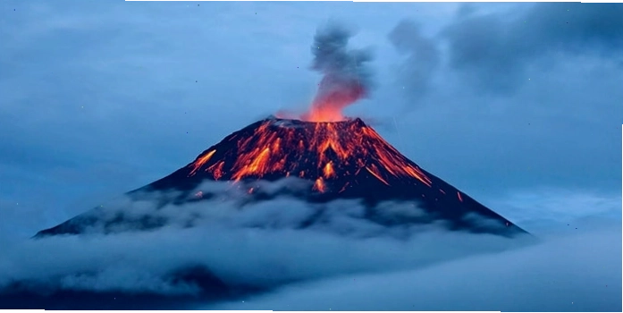 Đỉnh Tungurahua, một trong những núi lửa hoạt động mạnh nhất ở Ecuador