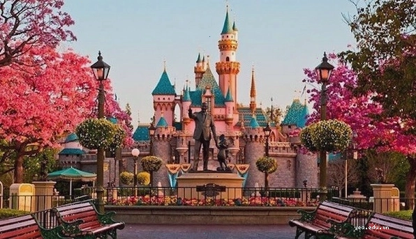 Disneyland là một trong những công viên giải trí nổi tiếng nhất thế giới
