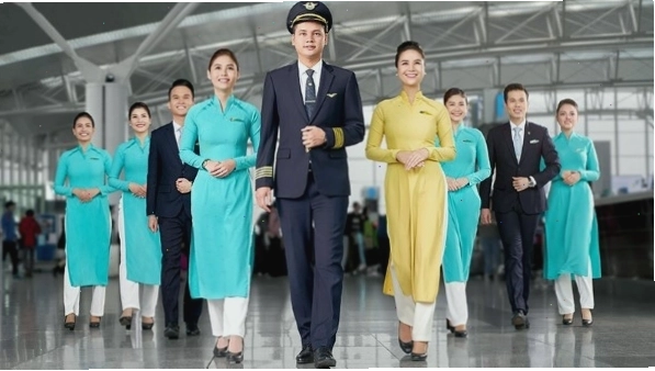 Đội ngũ tiếp viên Vietnam Airlines trong tà áo dài truyền thống