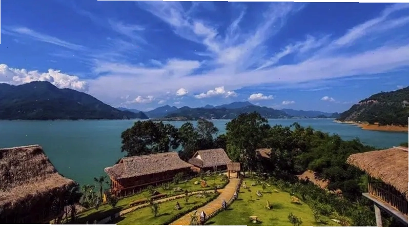 Động Cóc Đá Bạc Lương Sơn với nhũ đá lung linh