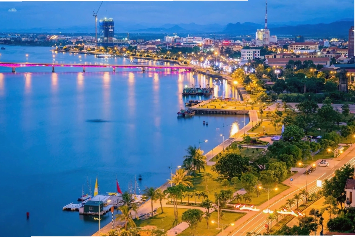 Đồng Hới là trung tâm kinh tế, văn hóa và du lịch của tỉnh Quảng Bình
