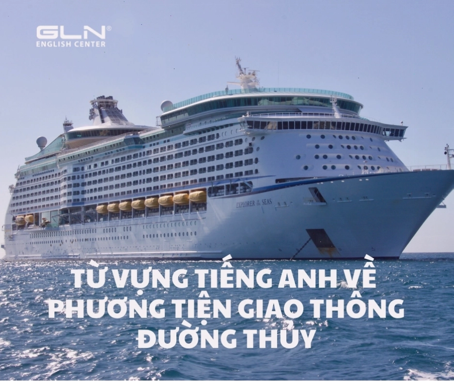 Du khách đang xem bản đồ tàu điện ngầm tại một nhà ga
