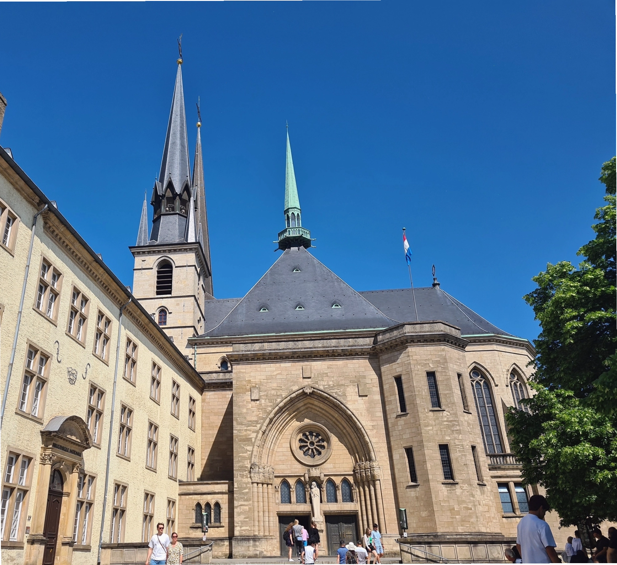 Du khách khám phá Luxembourg