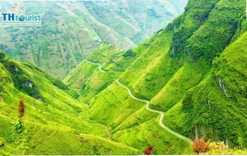 Du khách khám phá văn hóa dân tộc tại Hà Giang