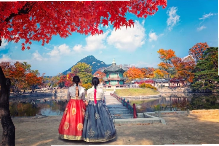 Du khách mặc trang phục truyền thống Hàn Quốc tại Cung điện Gyeongbokgung mùa thu