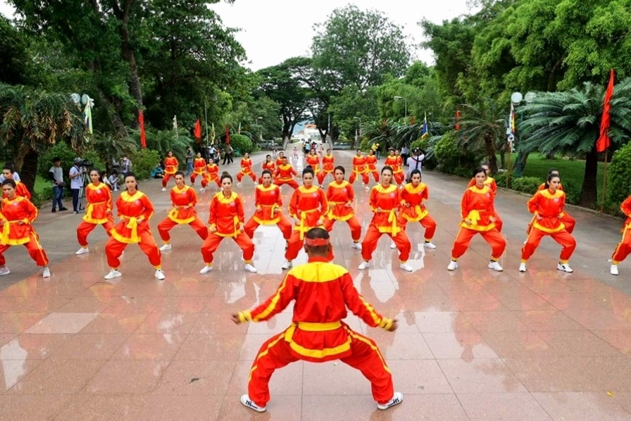 Du khách tham gia hoạt động team building tại Tây Sơn