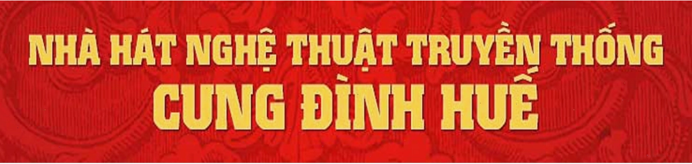Du khách tham quan bên trong Cung Trường Sanh