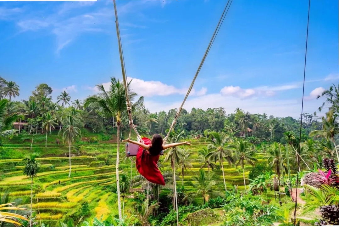 Du khách tham quan khu vực Tampak Siring tại Bali, Indonesia