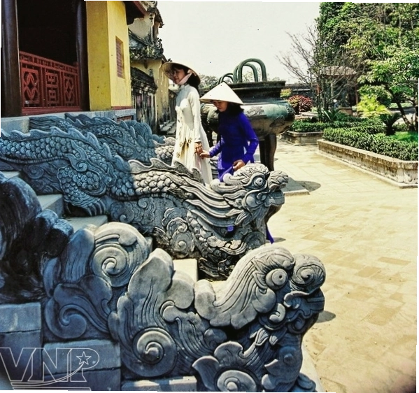 Du khách tham quan Tử Cấm Thành