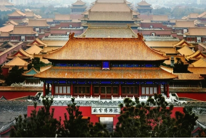 Du khách tham quan Tử Cấm Thành