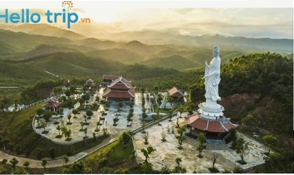 Du khách thư giãn tại khu tắm bùn khoáng Mường Thanh Diễn Lâm