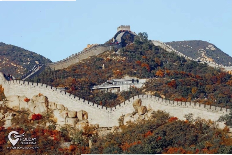 Du khách trải nghiệm cáp treo lên Bát Đạt Lĩnh