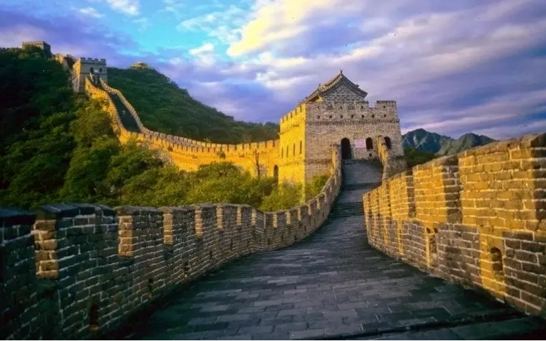 Du khách trải nghiệm cáp treo lên Vạn Lý Trường Thành