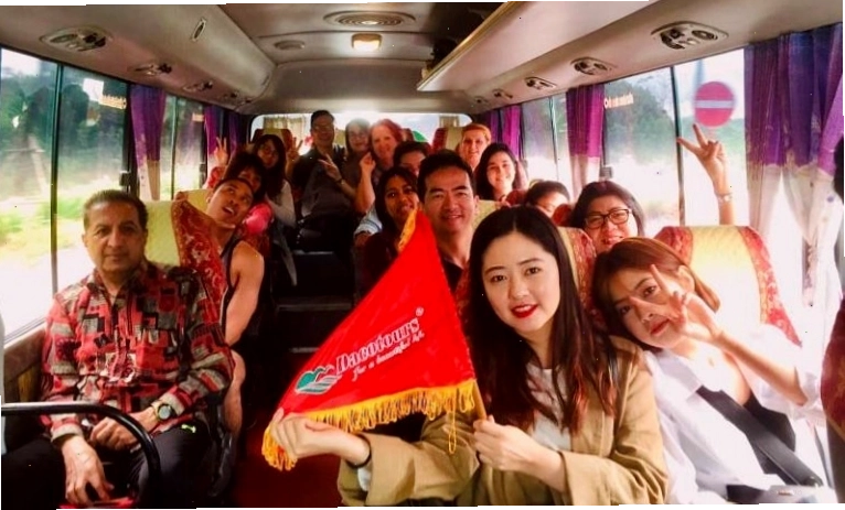 Du lịch bản rõm bằng ô tô