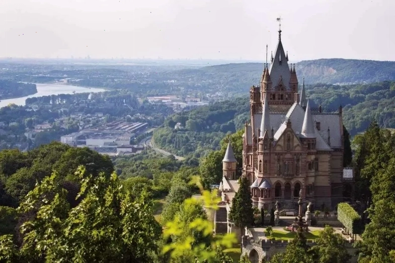 Du lịch Bonn Đức với những ngôi nhà cổ kính bên sông Rhine