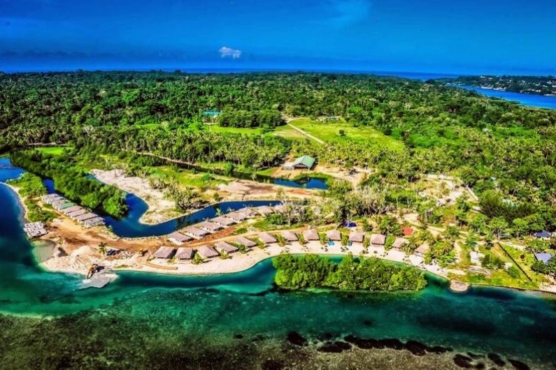 Du thuyền neo đậu tại vùng biển Vanuatu xinh đẹp