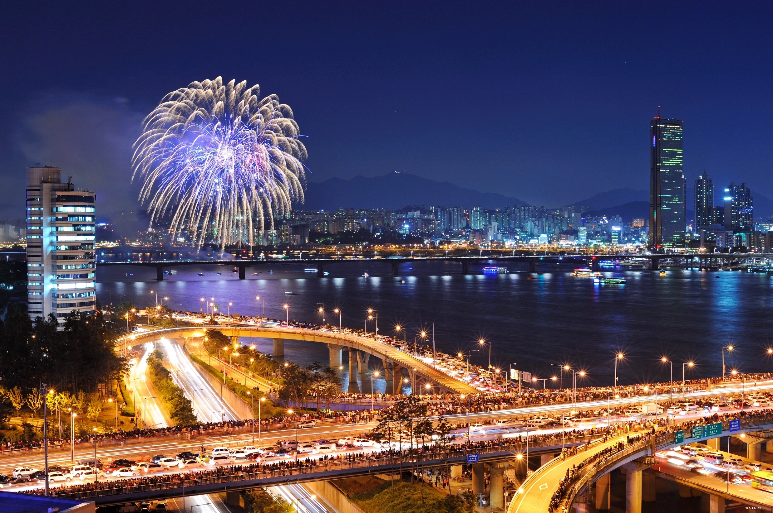 Du thuyền trên sông Hàn Seoul về đêm