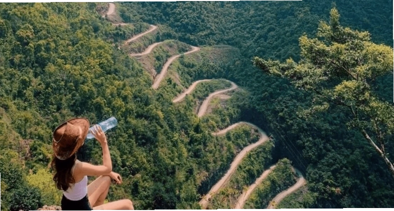 Du thuyền trên sông Ngô Đồng tại Tam Cốc Bích Động, Ninh Bình