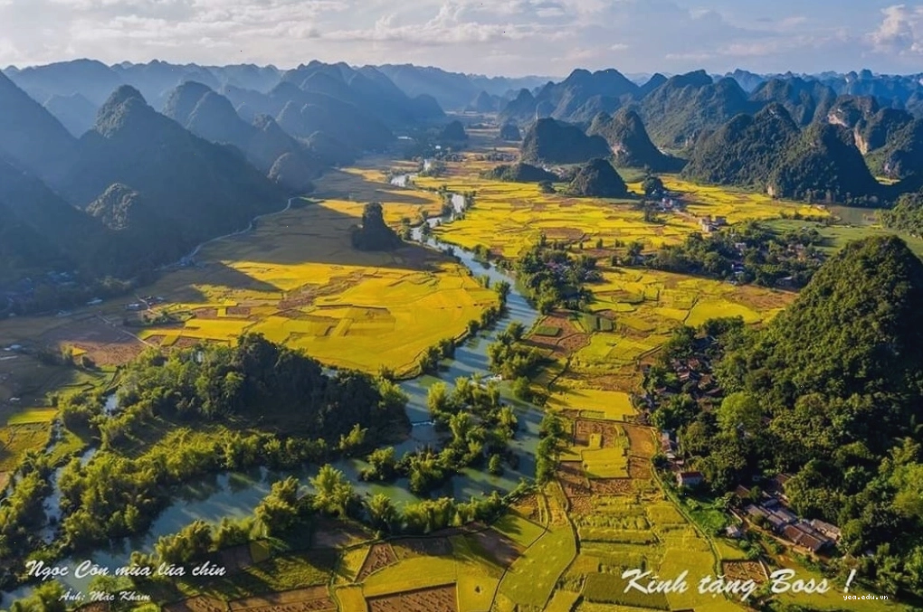 Đường đèo quanh co tại Cao Bằng