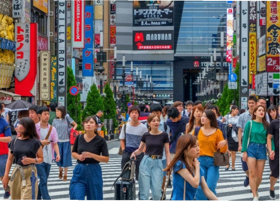 Đường phố đông đúc ở Tokyo