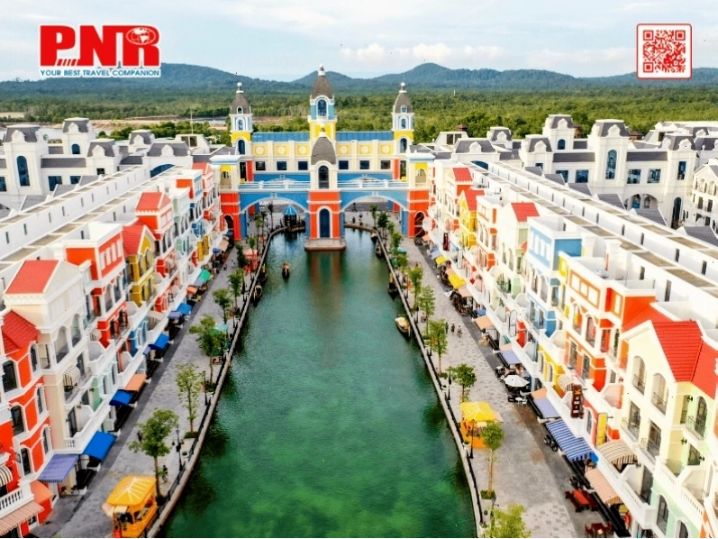 Đường phố sầm uất tại Thành phố Hồ Chí Minh về đêm