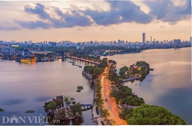 Đường Thanh Niên lãng mạn với hai hàng cây xanh mát