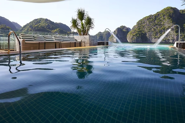 Elite of the Seas Ha Long Bay: Đánh giá chi tiết trải nghiệm du thuyền sang trọng 2026