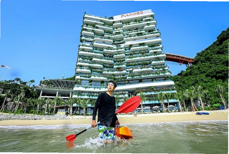 Flamingo Cát Bà Beach Resort nhìn từ trên cao toàn cảnh resort ven biển