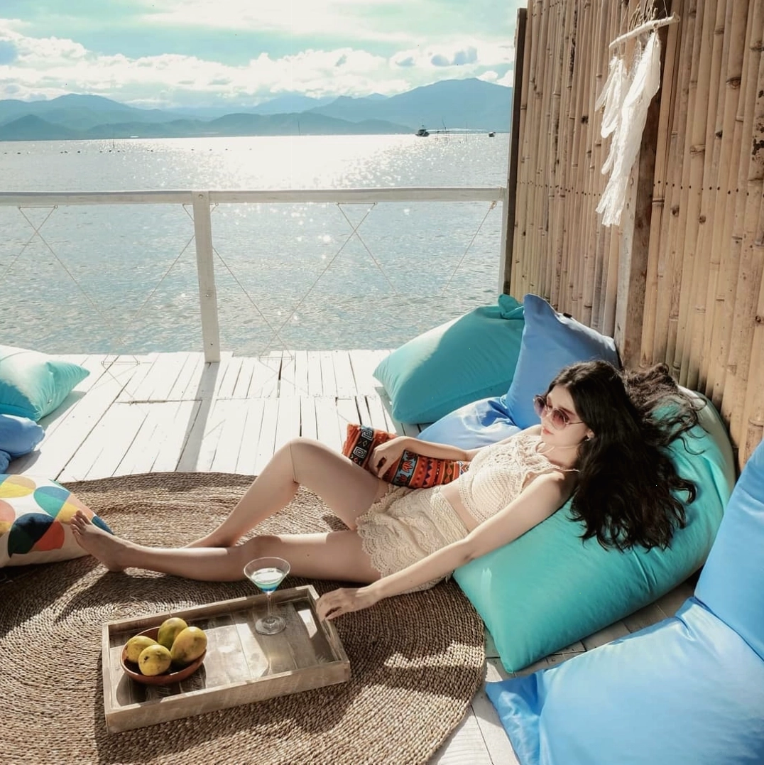 Floating Lounge Cam Ranh 6