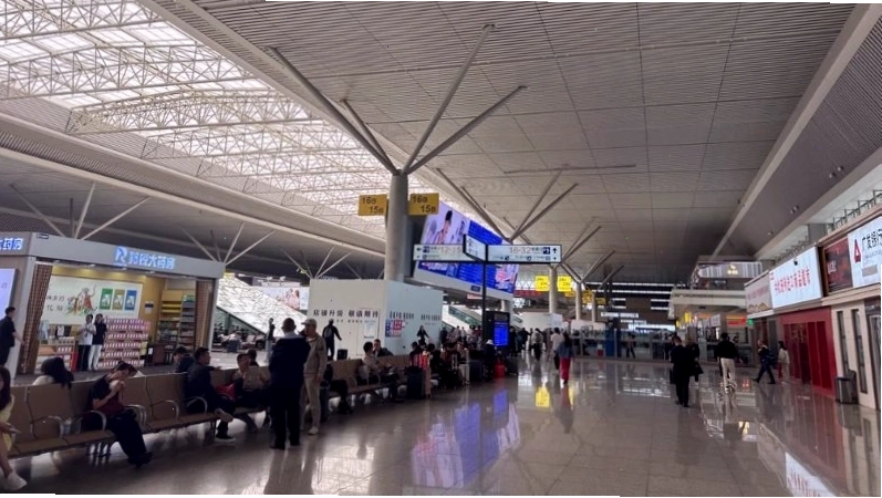 Ga tàu cao tốc Trịnh Châu sầm uất