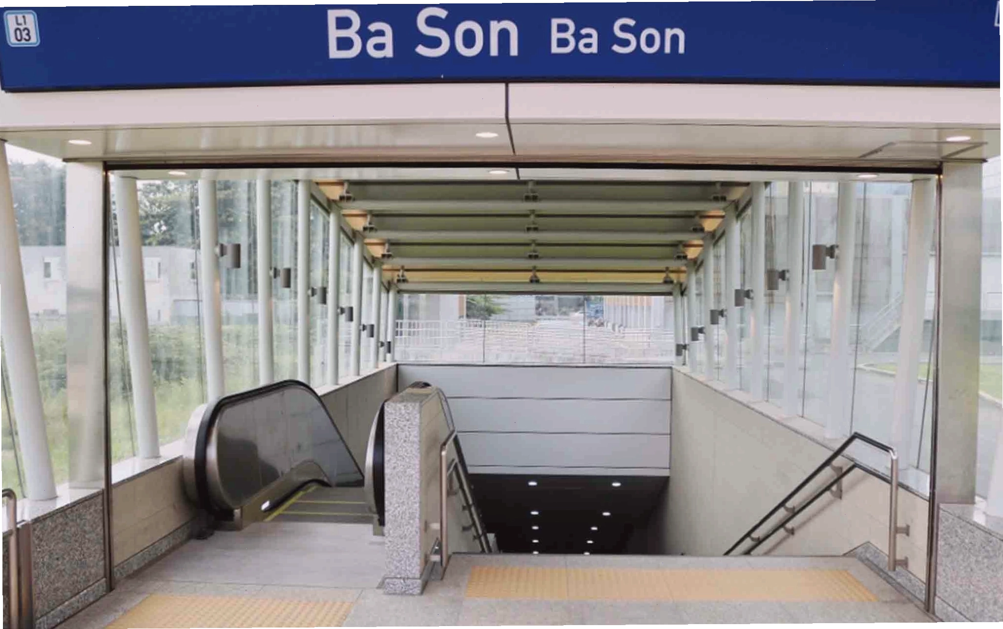 Ga tàu điện ngầm dưới lòng đất