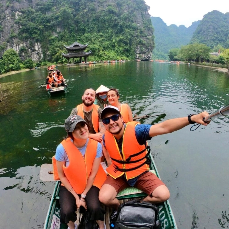 Giá vé đò Tràng An 2026 và Kinh nghiệm khám phá di sản thế giới