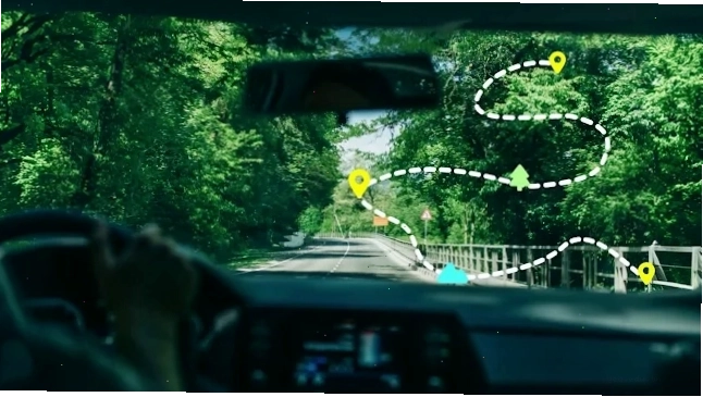 Giao diện ứng dụng Trip.com với các tùy chọn đặt vé máy bay, khách sạn và tàu