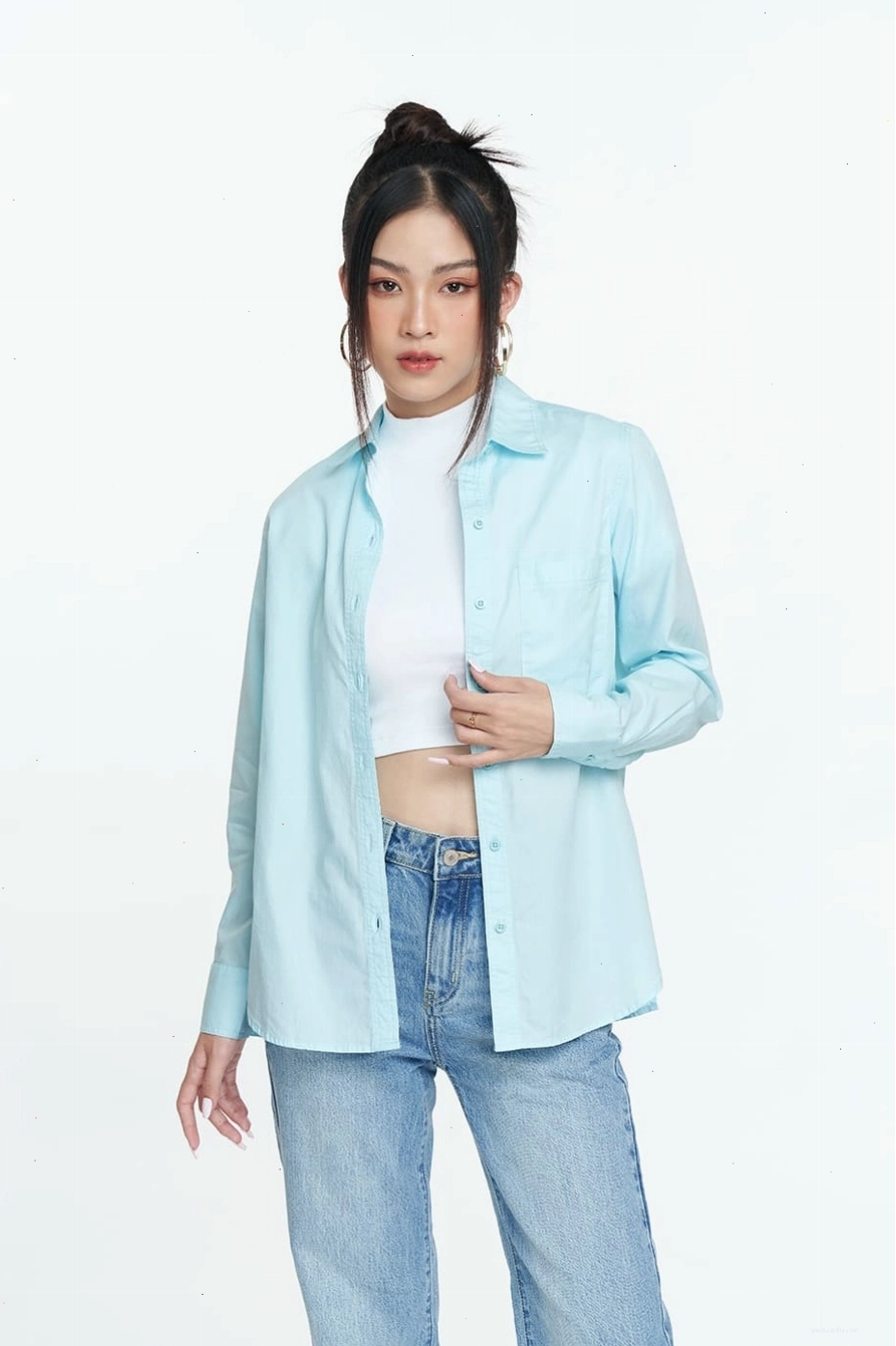 Giới trẻ tận hưởng kỳ nghỉ ngắn tại một thành phố sôi động