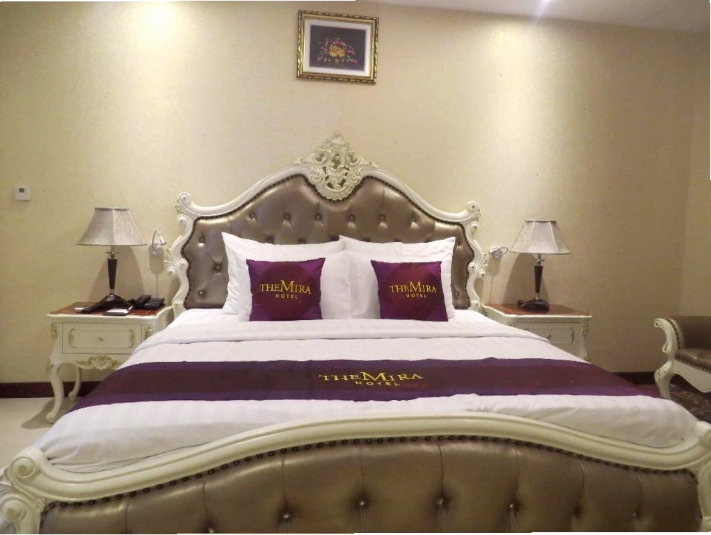 Giường ngủ thoải mái tại The Mira Hotel