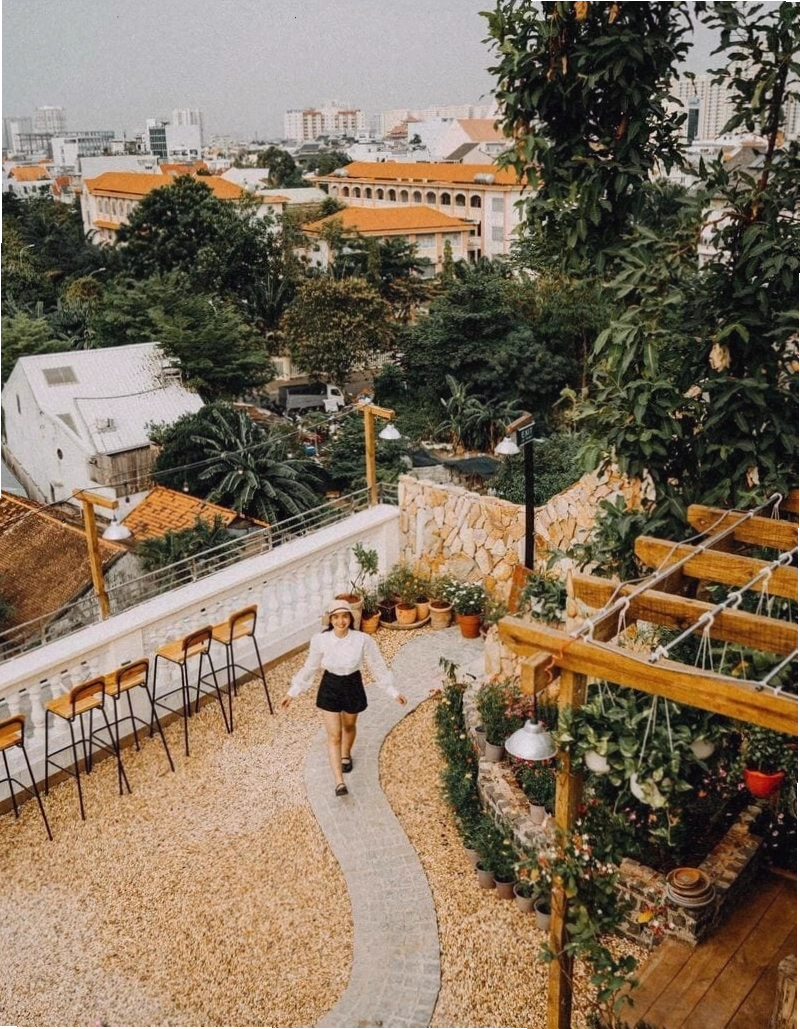 Góc check-in ấn tượng tại Chạng Vạng Rooftop