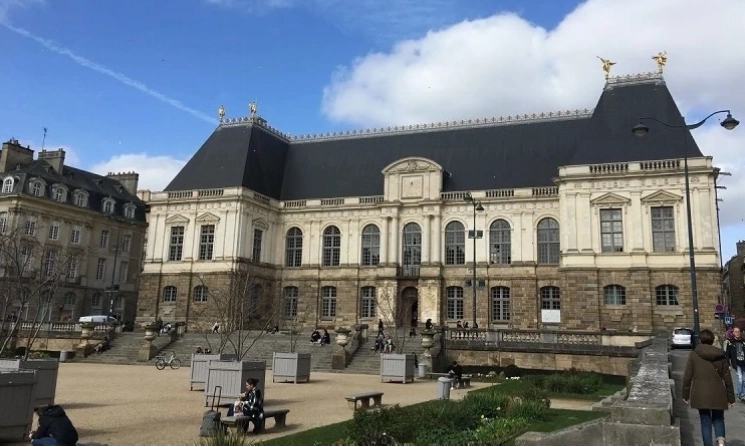 Góc phố yên bình tại Rennes