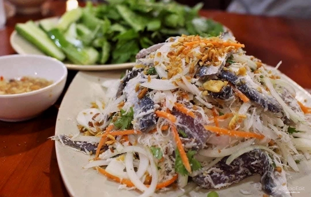 Gỏi cá trích tươi ngon trên đảo Hòn Sơn