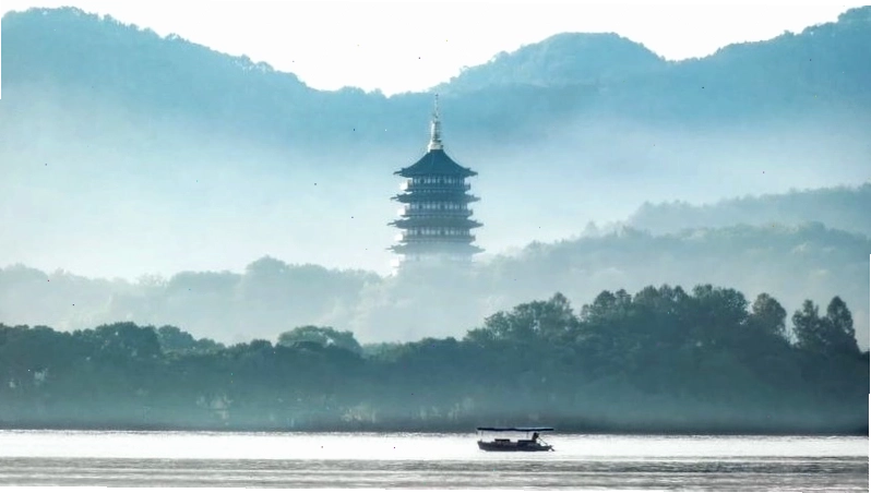 Hàng Châu Trung Quốc chìm trong làn sương mù huyền ảo