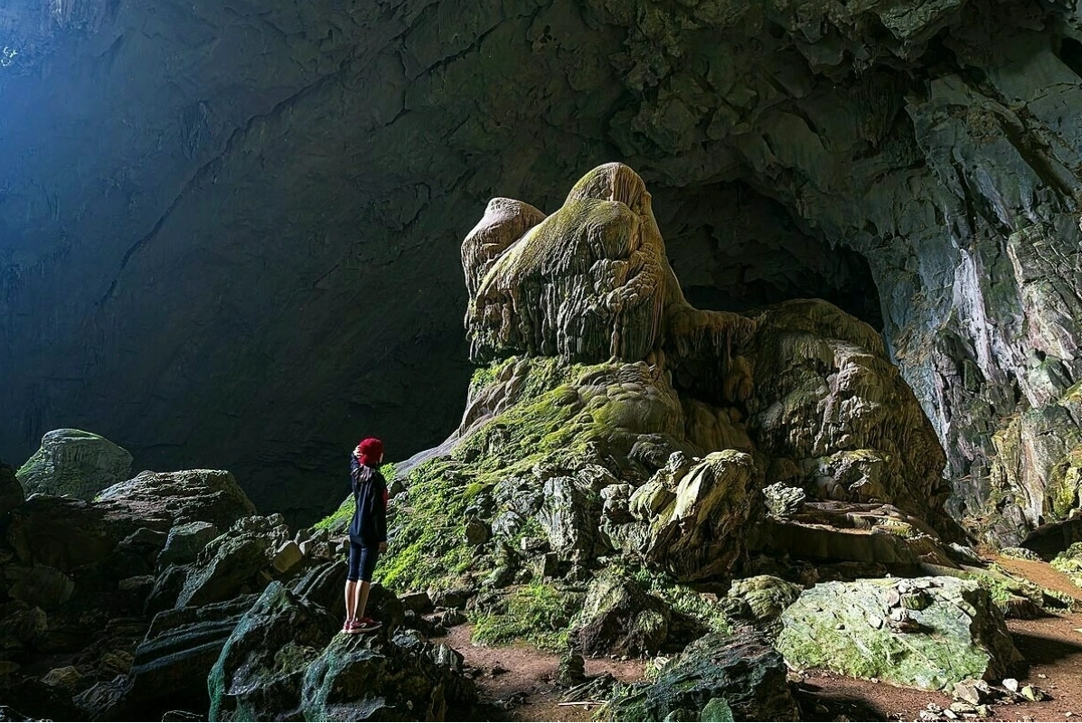 Hang Dơi Pù Luông với nhũ đá ấn tượng