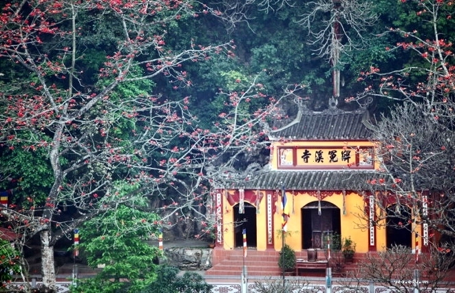 Hang động và chùa chiền