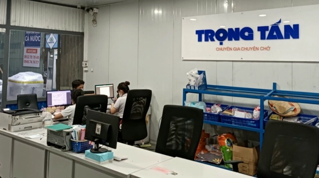 Hàng hóa được đóng gói cẩn thận trước khi vận chuyển đi Long An