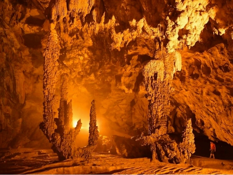 Hang Mãn Nguyện Lương Sơn với khung cảnh thơ mộng
