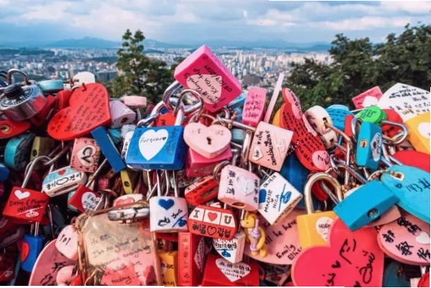Hàng rào khóa tình yêu tại Tháp Namsan Seoul